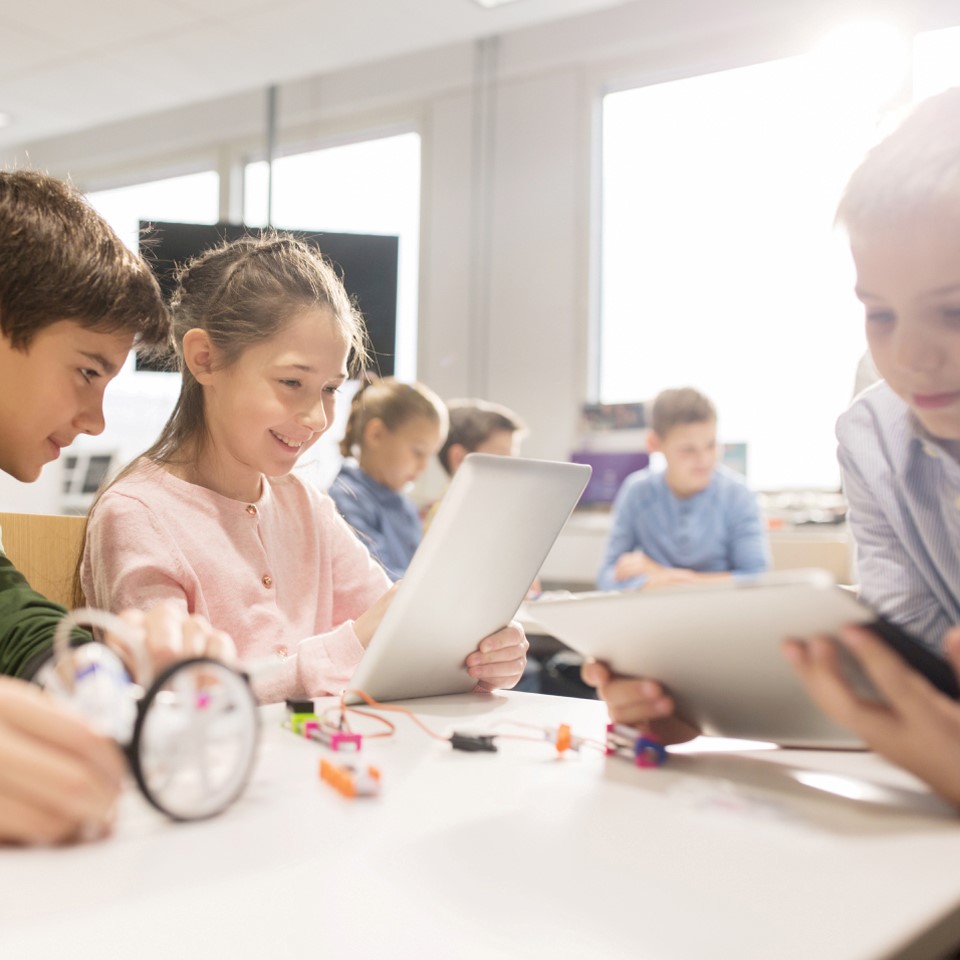 Schulkinder im Unterricht